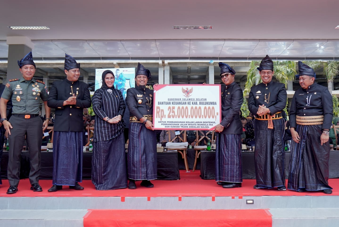 Untuk Penanganan Stunting hingga Pemberdayaan UMKM, Andi Sudirman Berikan Bantuan Keuangan Rp25 Miliar ke Bulukumba